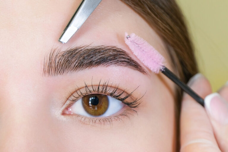 What Makes Lash and Brow Tinting Ideal for the Poolside Look