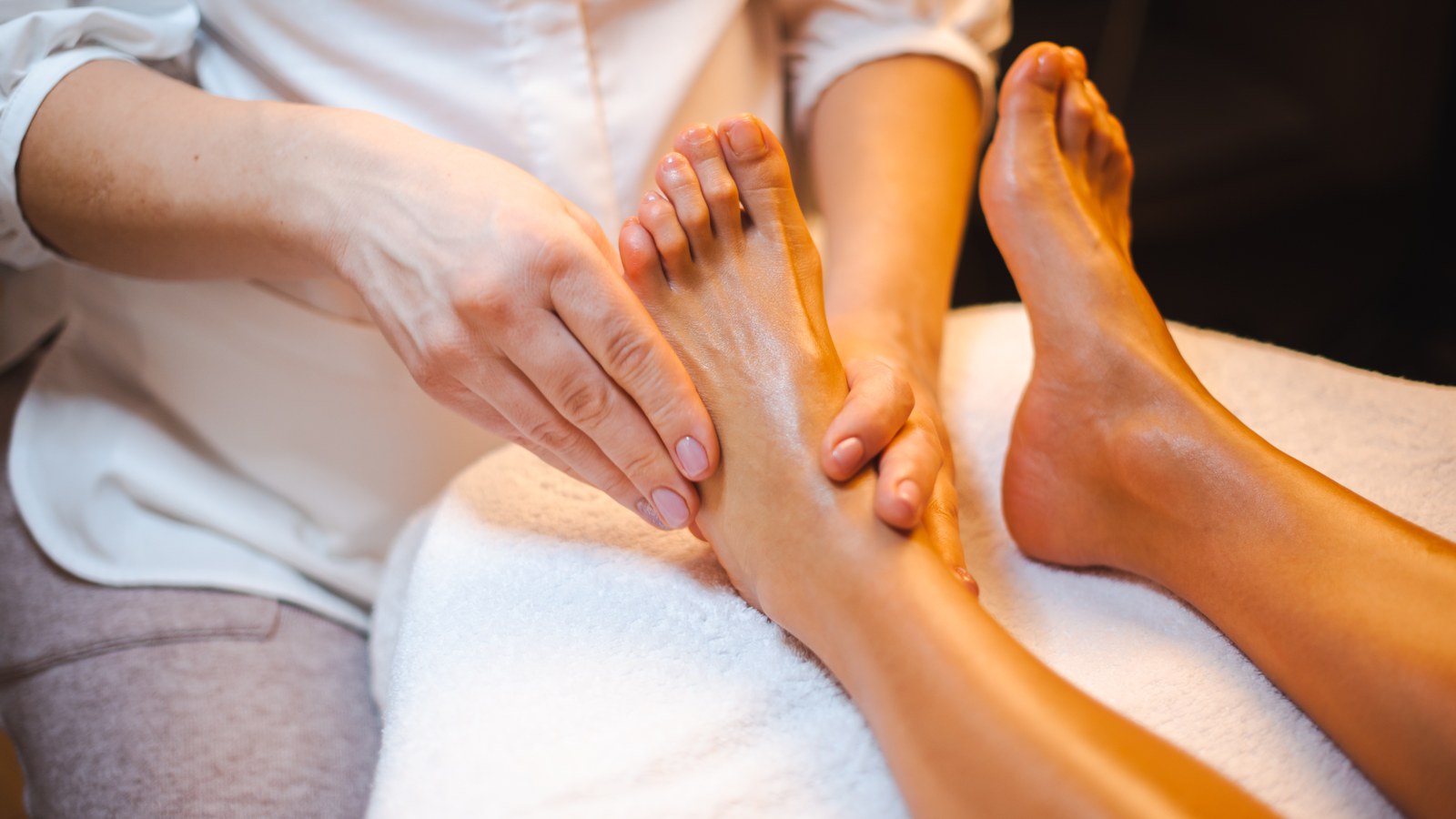 The Benefits of Reflexology and Its Role in Spa Treatments